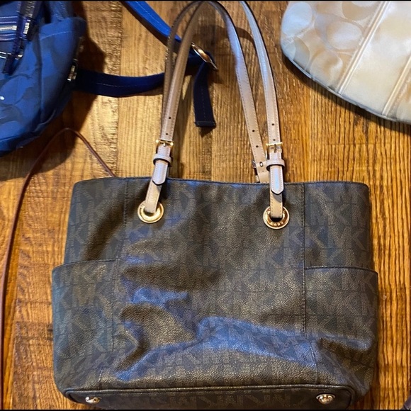 Michael Kors Jet Set Signature Tote - Picture 1 of 3